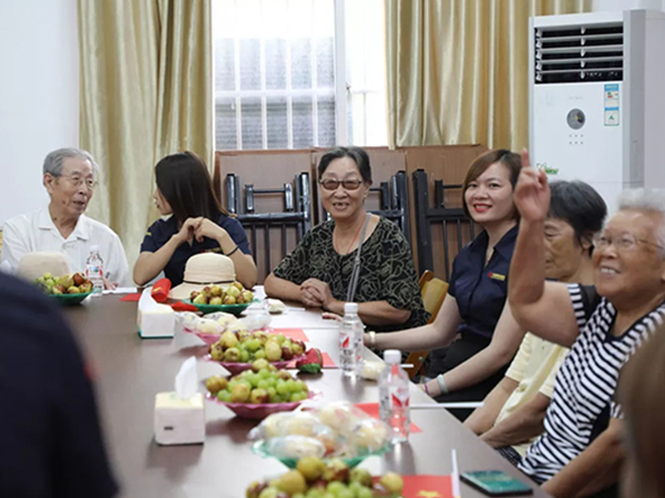 中庭裝飾集團丨“情暖中秋，將愛傳承”——走進金浦社區慰問高齡老人